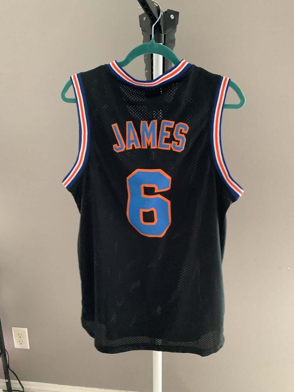 Champion Tune Squad LeBron James #6 Space Jam Basketball Jersey - Picture 4 of 7